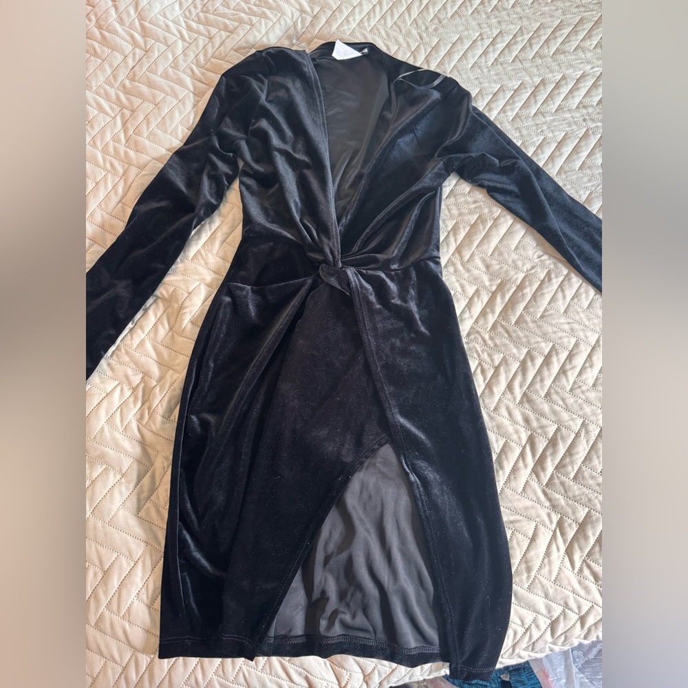 Fashion Nova Black Velvet Long Sleeve Dress